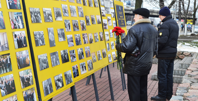 У Подільському районі вшанували пам'ять жертв Куренівської катастрофи (фото)