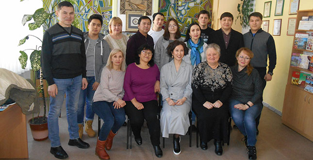 У бібліотеці імені  Джамбула Джабаєва проводяться заняття по вивченню казахської мови (фото)