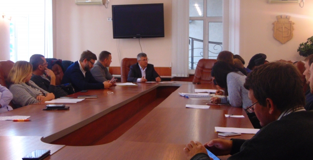 Микола Дубовик провів нараду з питань реновації центральної частини району (фото)