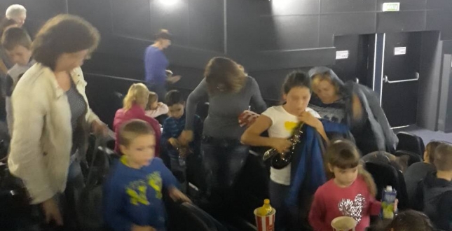 Під час осінніх канікул для дітей Подільського району організували похід до кінотеатру