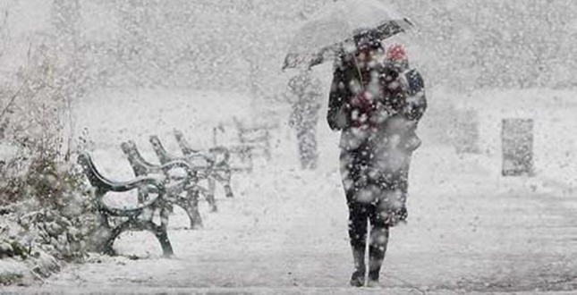 12 лютого у столиці значні опади, переважно у вигляді мокрого снігу; місцями ожеледиця – Укргідрометцентр