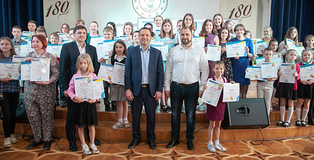 У Києві нагородили переможців дитячого конкурсу з теми поводження з відходами «Обери чисте майбутнє!» (+фото)