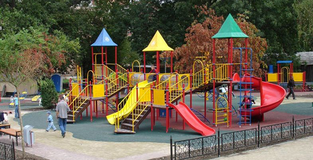 У Києві планують цього року встановити та відремонтувати понад 400 дитячих майданчиків