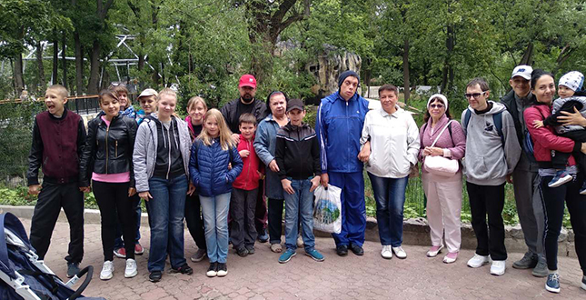 Вихованці Центру соціально–психологічної реабілітації дітей та молоді відвідали Київський зоопарк (фото)