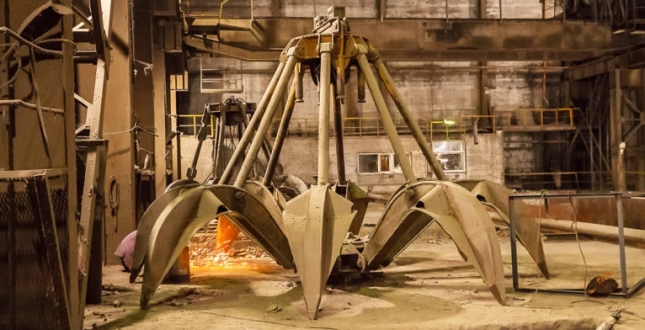 На київському заводі «Енергія» реконструюють потужний кран, який щодоби вивантажує до 2 тисяч тонн сміття
