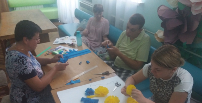 Для подільської молоді провели майстер-клас до Дня Державного Прапору України