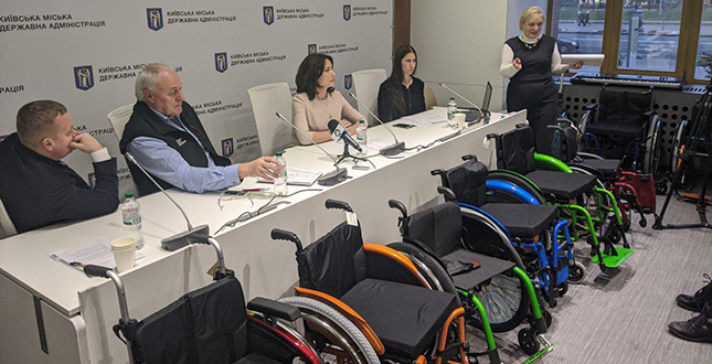12 дітей з інвалідністю отримали нові крісла колісні, виготовлені за індивідуальними замірами
