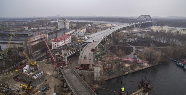 Віталій Кличко показав, як будують заїзд на Подільсько-Воскресенський міст із вулиці Верхній Вал