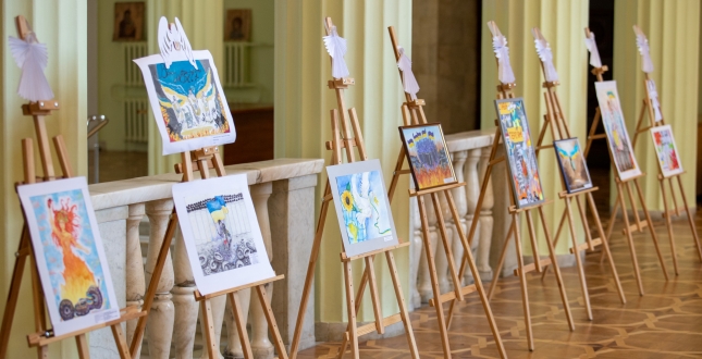 У Києві до 21 лютого триватиме виставка дитячих малюнків, присвячена Дню Героїв Небесної Сотні (+фото)