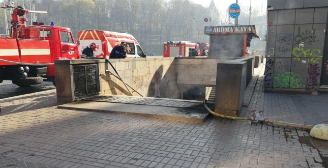 Пожежу електрообладнання у підземному колекторі на вулиці Хрещатик ліквідовано