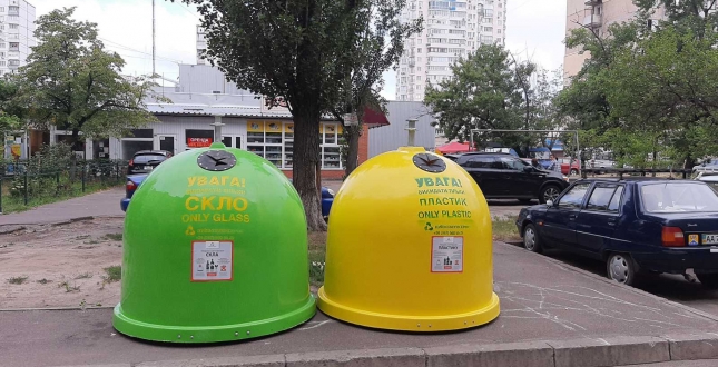 Із початку року в Києві встановили п’ятсот контейнерів-«дзвіночків» для роздільного збору відходів