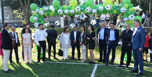 У Подільському районі офіційно відкрили нову локацію мережі соціально-спортивних шкіл Фонду «Реал Мадрид» для дітей із соціально-незахищених родин (фото)
