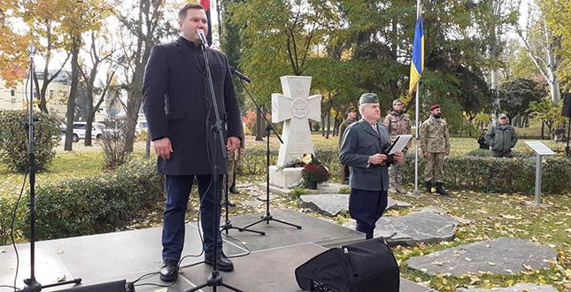 Сергій Коваленко взяв участь в урочистому відкритті пам'ятного хреста захисникам України (фото)