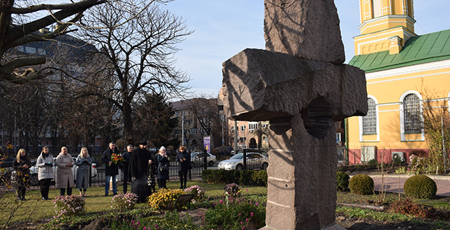У Подільському районі вшанували пам'ять жертв Голодомору 1932-1933 років (фото)
