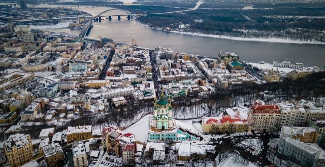 У Києві станом на ранок 16 січня рівень забрудненості повітря низький на правому та середній на лівому березі, радіаційний фон – у нормі