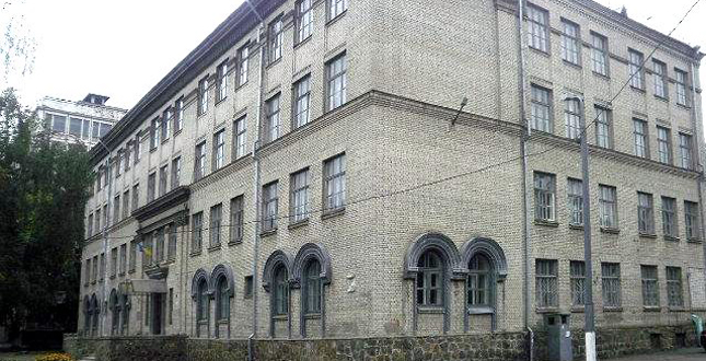 У Подільському районі реконструюють спеціалізовану школу № 114