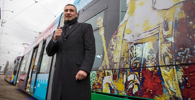 Віталій Кличко проїхався новим трамваєм PESA, партія яких надійшла до столиці наприкінці минулого року
